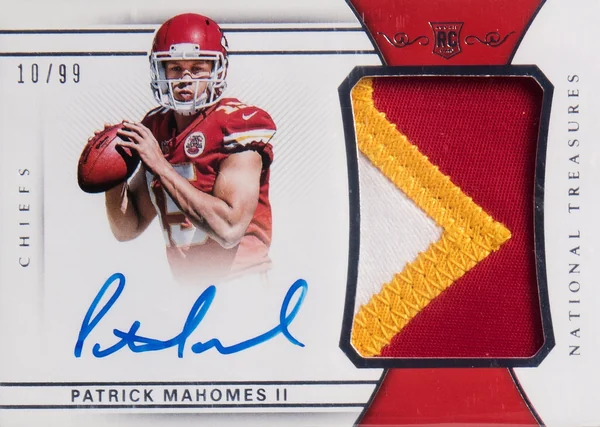 Patrick Mahomes — 2017 National Treasures #161 Rookie Patch Auto